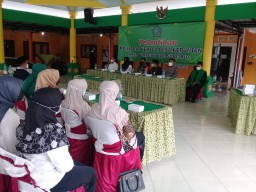 Danramil 0816/05 Tulangan Yang Didampingi Serma Misnan Selaku Babinsa Desa Kepunten Menghadiri Pelantikan Pj.Kades Kepunten