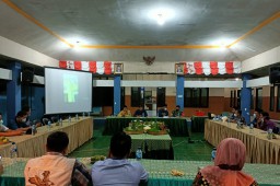 Babinsa 0816/03 Buduran Peltu Anang Tjahyono menghadiri tasyakuran di Desa Wadungasih