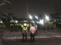Anggota Koramil 0816/05 Tulangan Bersama Personil Gabungan Laksanakan Operasi Yustisi Prokes Covid-19