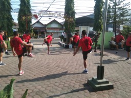 Anggota Koramil 0816/05 Tulangan Laksanakan Apel Pagi dan Aerobic Bersama