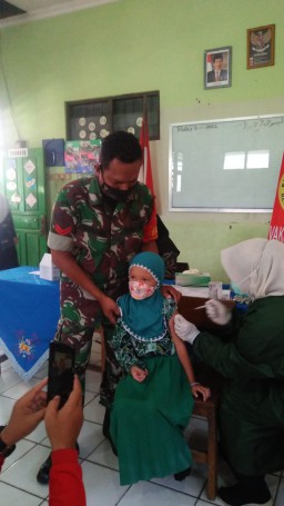 Antusias anak-anak SDN Talsih &amp; MI Himatul Ulya melaksanakan kegiatan vaksin covid-19