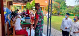 Koramil 0816/05- Babinsa Sudimoro Semangati Siswa SD Laksanakan Vaksinasi