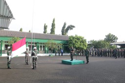 Dandim 0816/Sidoarjo pimpin upacara bendera 17-an di Makodim 0816