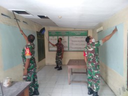Anggota Babinsa Koramil 0816/05 Tulangan, Lakukan Pembenahan Dan Perawatan Pangkalan