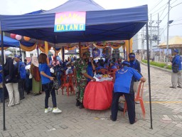 Babinsa Koramil 0816/14 Taman dampingi giat bansos oleh IBPJ
