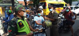 TNI-Polri dan Satpol PP Kec. Krian Bersinergi Gelar Operasi Yustisi Pamor Keris