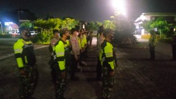 Petugas Gabungan Sidoarjo laksanakan ops yustisi, Himbau patuhi prokes