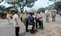 Babinsa 0816/06 Tanggulangin Mengikuti Kegiatan Ops Yustisi Pamor Keris Gabungan