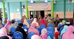 Babinsa Dampingi Penyaluran BLT-DD Pada Warga Desa Penatarsewu Kec Tanggulangin Kab Sidoarjo