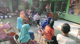 Koramil 0816/06 Tanggulangin Salurkan BTPKLWN-TNI Kepada masyarakat