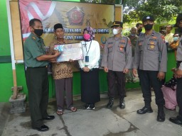 Koramil 0816/07 Krembung melaksanakan kegiatan Pembagian BT- Pangan Minyak Goreng TA. 2022