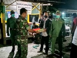 Babinsa Koramil 0816/05 Tulangan menghadiri penyerahan alat pengamanan siskamling