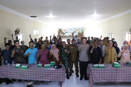 Dandim 0816/Sidoarjo bersama Kapolresta Sidoarjo safari cangkrukan kamtibmas di Tanggulangin, wujudkan Pilkades yang kondusif