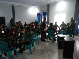 Danramil 0816/05 Tulangan bawakan materi Binwanra pada Latinster Kodim 0816/Sidoarjo