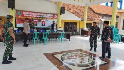 Serma Khudori Dampingi Danramil Sambang Rumah Bakal Calon Kepala Desa Grabagan