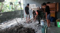 JUMAT BERSIH BABINSA BERSAMA SANTRI PONPES DI WILAYAH KORAMIL 15/SUKODONO