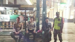 Anggota Koramil 0816/07 Krembung melaksanakan giat PAM malam takbir Idul Adha 1443 Hijriah