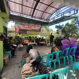 Anggota Koramil 0816/10 Balongbendo menghadiri Acara Peresmian Pemancangan Bambu Runcing berbendera merah Putih