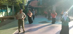 Jalin Sinergitas, Babinsa Koramil 16/Waru ikuti senam bersama dengan masyarakat