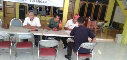 Serma Edi Babinsa Kebaron, Melaksanakan Komsos Dengan Aparatur Desa Binaan
