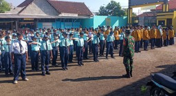 Anggota Babinsa Koramil 0816/06 Tanggulangin Berikan Materi Bela Negara Dengan Pelatihan PBB