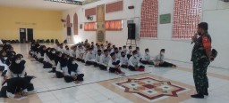 Babinsa Berikan Materi Wasbang pada Pelajar Sekolah tentang Generasi Muda dengan menanamkan Jiwa Bela Negara
