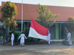 Batiwanwil Koramil 0816/01 mendapat kehormatan menjadi Inspektur Upacara Irup di SMA Negeri 3 Sidoarjo.