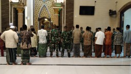 Sholat Berjamaah Satgas TMMD Bersama Warga
