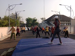 JALIN SILATURRAHMI MELALUI SENAM BERSAMA TINGKAT KECAMATAN WARU BERTEMPAT DI MAKORAMIL 0816/16