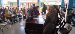 Program TMMD ke 114 Kodim 0816/Sidoarjo, Dinsos Provinsi Jatim Berikan Sembako Pada Warga Desa Rejeni