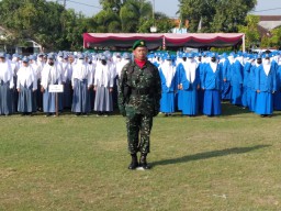 Plh. Danramil 0816/12 Prambon bersama tiga pilar hadiri Upacara Proklamasi HUT Kemerdekaan RI ke 77