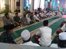 Serma Sukardi Bersama Danramil 0816/05 Tulangan Menghadiri Pengajian &amp; Sholawatan di Desa Binaan