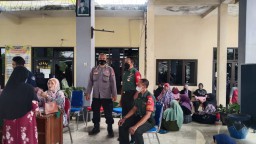 Babinsa Koramil 0816/13 Wonoayu Lakukan Pendampingan Pembagian BLT BBM