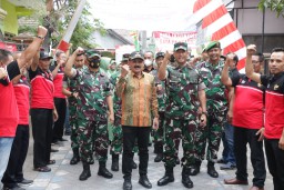 Kampung Pancasila Desa Rangkah Kidul di kunjungi Danrem 084/BJ