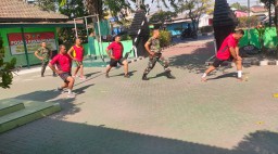 Anggota Koramil 0816/06 Tanggulangin Melaksanakan Olahraga Bersama