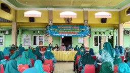 Jalin Silaturahmi, Babinsa 0816/13 Wonoayu Hadiri Pertemuan PKK Desa Binaan.