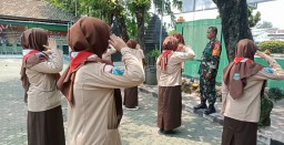 Babinsa Koramil 0816/06 Tanggulangin Lakukan Pembinaan Pada Siswa-wi Pramuka