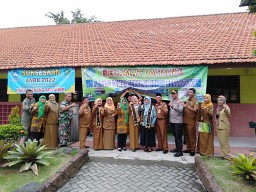 Danramil 0816/14 Taman Menghadiri Acara Penilaian Contest Sekolah Sehat Berkarakter