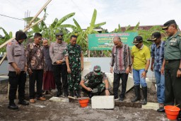 DANDIM 0816 SIDOARJO HADIR PADA PELETAKAN BATU PERTAMA PEMBANGUNAN MUSHOLLA AR RAHMAN KORAMIL 0816/04 PORONG