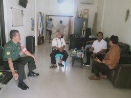 Babinsa Koramil 0816/10 Balongbendo Melaksanakan Komsos dengan Tokoh Agama desa Penambangan