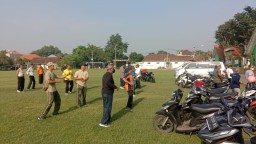 Jalin Sinergitas, Babinsa Koramil 12/ Prambon senam bersama dengan masyarakat