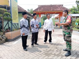 Babinsa Koramil 0816/11 Tarik Serka Adi Prayitno Laksanakan Giat Komsos Sebagai Bentuk Silaturahmi