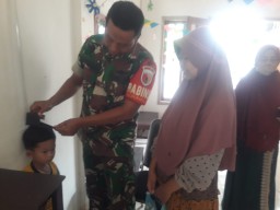 Wujudkan Balita Sehat, Babinsa Koramil 0816/13 Dampingi Petugas Berikan Layanan Posyandu