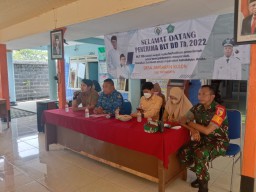Babinsa Koramil 0816/13 Wonoayu Melakukan Pendampingan Pembagian BLT-DD