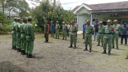 Babinsa Koramil 0816/13 melaksanakan Bimtek bersama Linmas Desa Becirongengor.