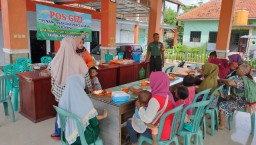 Cegah Stunting Pada Anak, Babinsa 0816/13 Lakukan Pendampingan Kegiatan Pelayanan Kesehatan