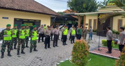 Bersama Forkopimka Anggota Koramil 0816/06 Tanggulangin Melaksanakan Apel Gabungan