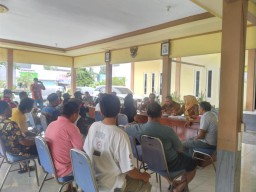 Babinsa Koramil 0816/13 Wonoayu Selesaikan Masalah Warga Dengan Mediasi.
