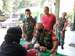 PASTIKAN KESEHATAN ANGGOTA, KORAMIL 0816/16 WARU LAKSANAKAN PEMERIKSAAN KESEHATAN