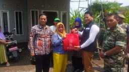 Danramil 0816/07 Krembung Dampingi Wabup Sidoarjo Tinjau Wilayah Desa Yang Terdampak Angin Puting Beliung di Wilayah Kec. Krembung